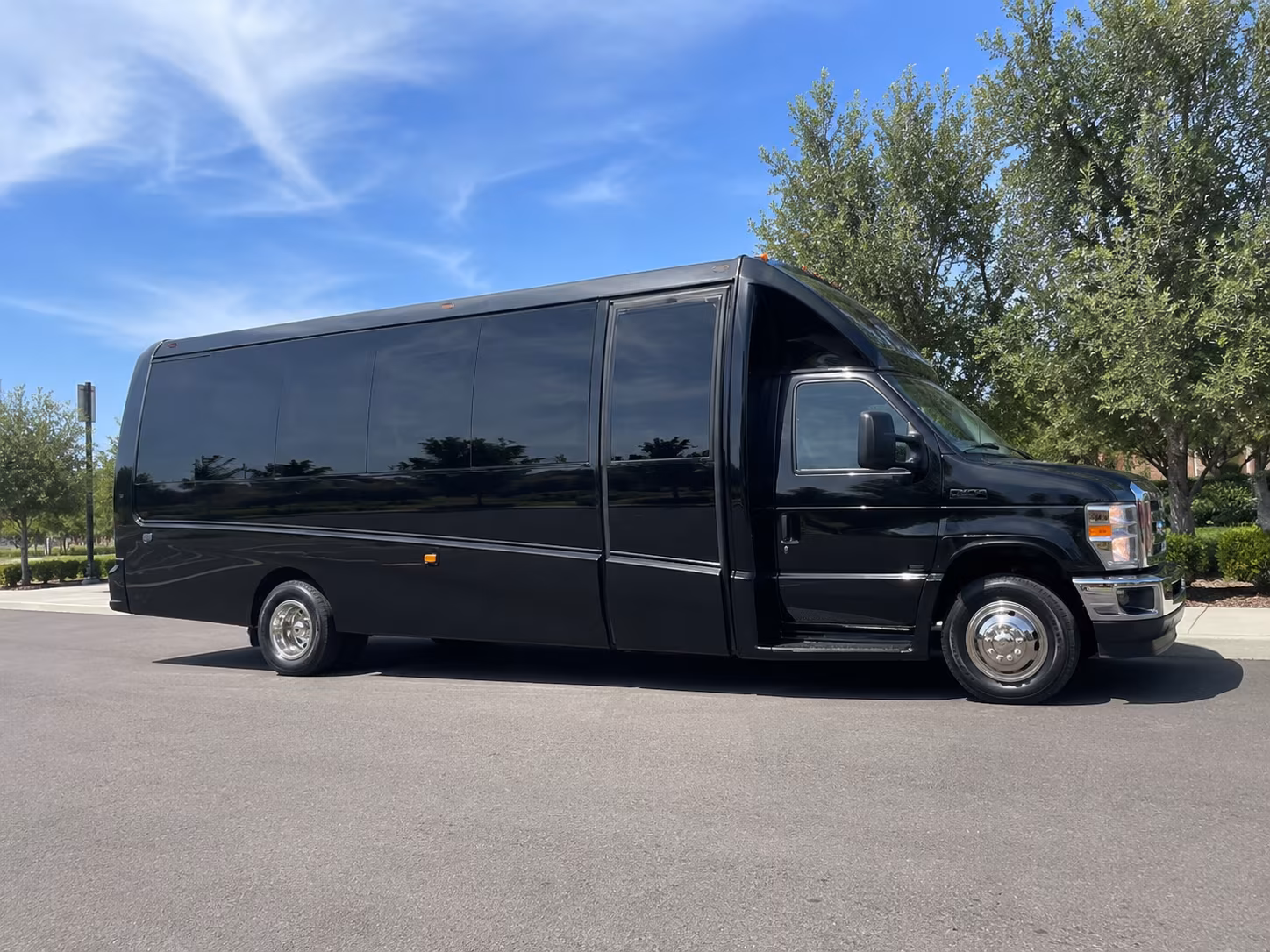 twin falls private shuttles for twin falls wedding guests